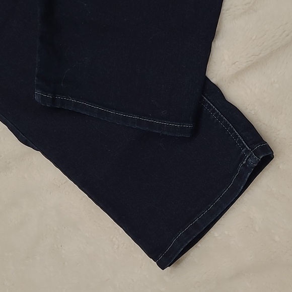 WAS $45. LEE RIDER Midrise Capri - Picture 9 of 13